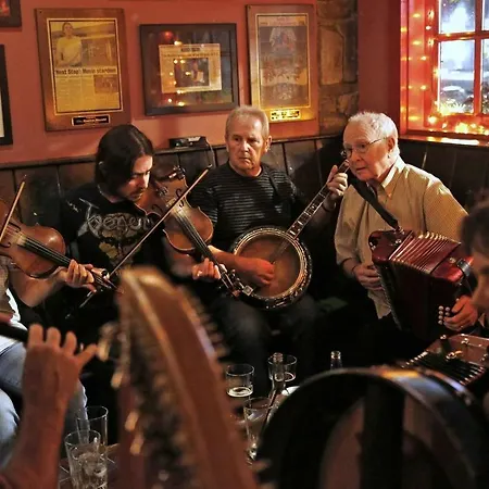 Chalet Chateau By The Sea Sleeps 6!! *