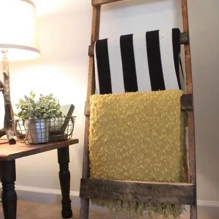 Chateau By The Sea Sleeps 6!! *