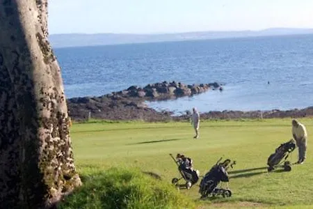 Chateau By The Sea Sleeps 6!! Chalet Red Castle