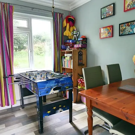 Chalet Chateau By The Sea Sleeps 6!!