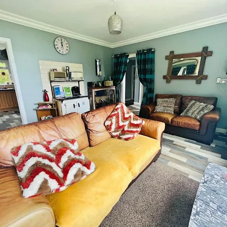 Chalet Chateau By The Sea Sleeps 6!! Red Castle
