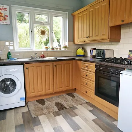 Chalet Chateau By The Sea Sleeps 6!! *